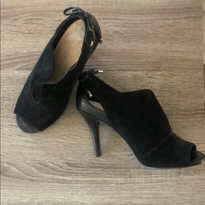 Cute, Nine West black bow heals
